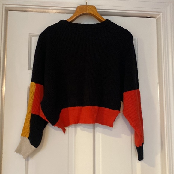 Moon&Madison cropped sweater bag sleeve sweater. Size M - Picture 2 of 8